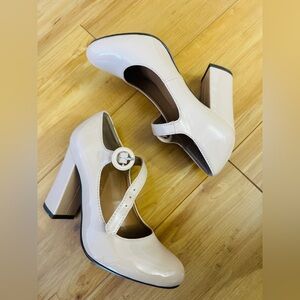 REPORT WOMENS GLOSSY LIGHT PINKY CREAM ROUND TOE WITH STRAP size 5